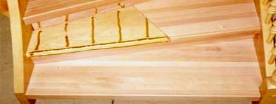 Massivholz-Treppenstufen und dünne Renovierungsstufen nach Maß und Schablone gefertigt